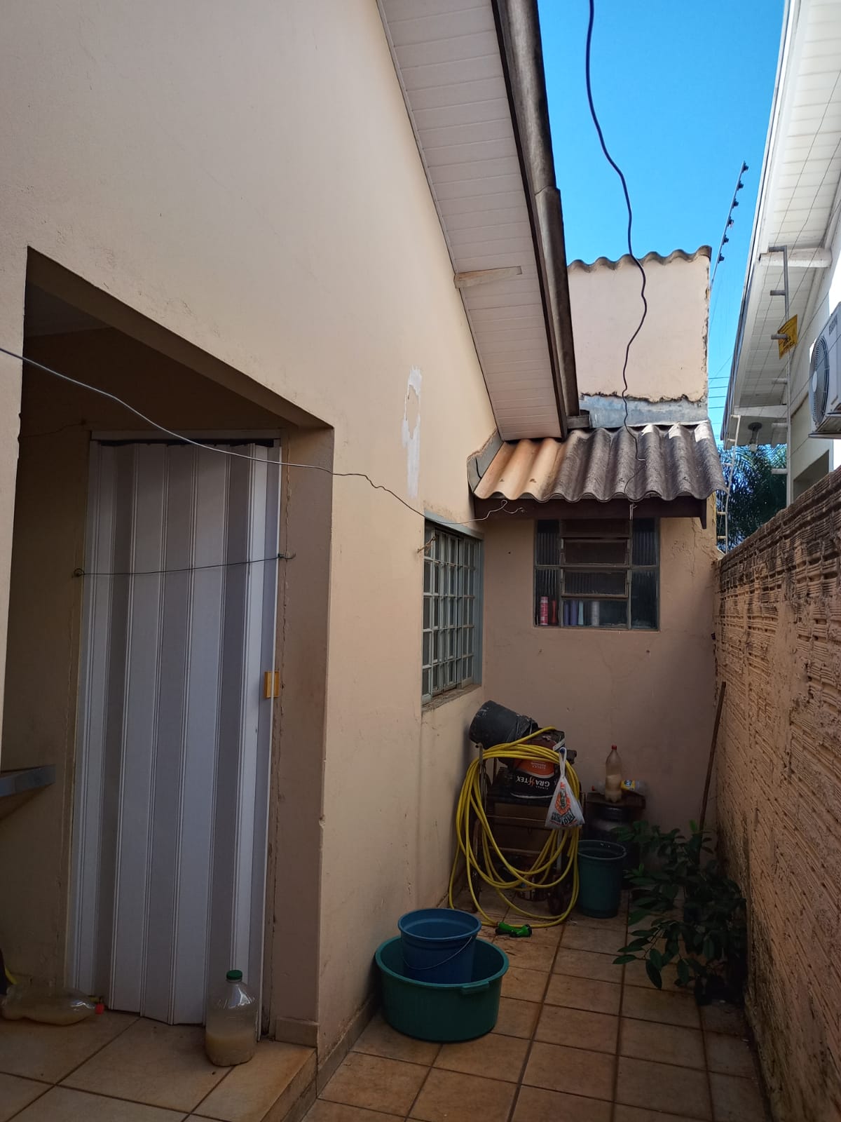 Casa De Esquina De 63,75m² + Terreno Urbano C/ 175,00m² - Goioerê/pr, localizado em Goioerê - PR